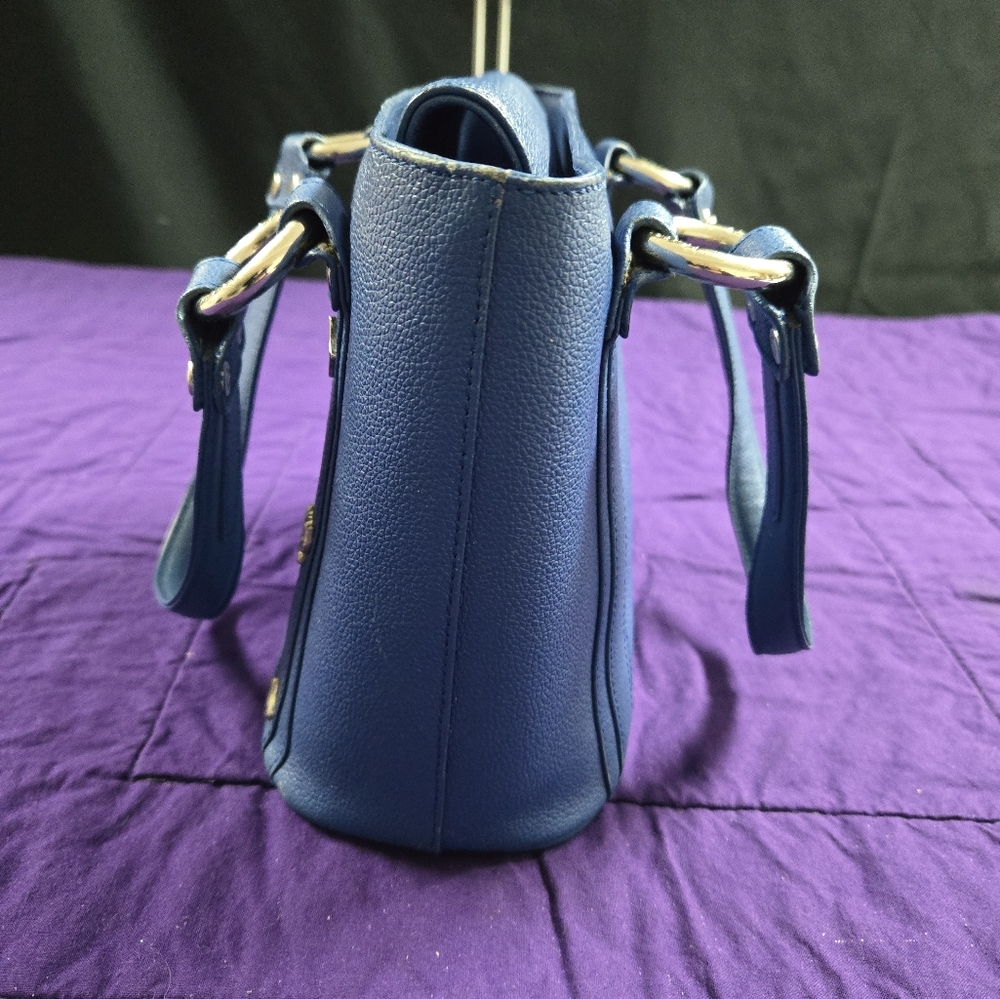 EUC MCM ROYAL BLUE LEATHER FLAP TOTE BUCKET BAG - Picture 4 of 13